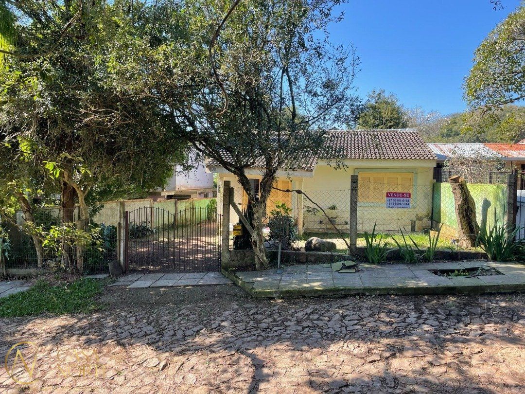 Casa à venda com 6 quartos, 200m², Rua Hygino Russi Lima no bairro Ponta Grossa em Porto Alegre