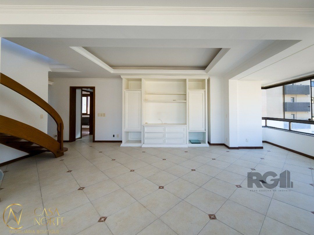 Cobertura à venda com 3 quartos, 222m², 1 suíte, 3 vagas, Rua Pedro Weingartner no bairro Rio Branco em Porto Alegre