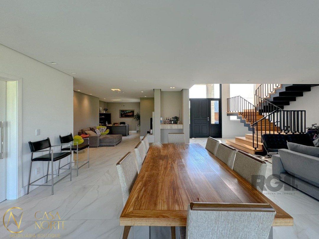 Casa de Condomínio à venda com 3 quartos, 314m², 3 suítes, 6 vagas, Avenida Juca Batista no bairro Belém Novo em Porto Alegre