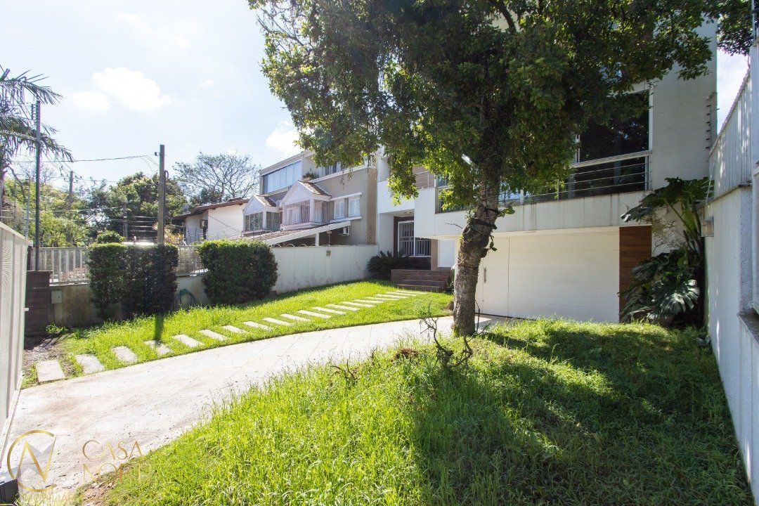 Casa à venda com 3 quartos, 296m², 3 suítes, 2 vagas, Avenida Fábio Araújo Santos no bairro Nonoai em Porto Alegre