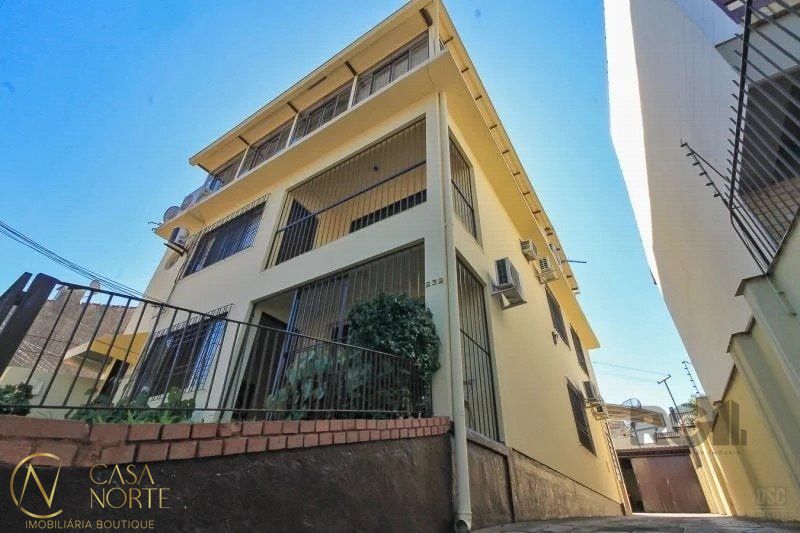 Casa à venda com 3 quartos, 312m², Rua Monte Arraes no bairro Nonoai em Porto Alegre