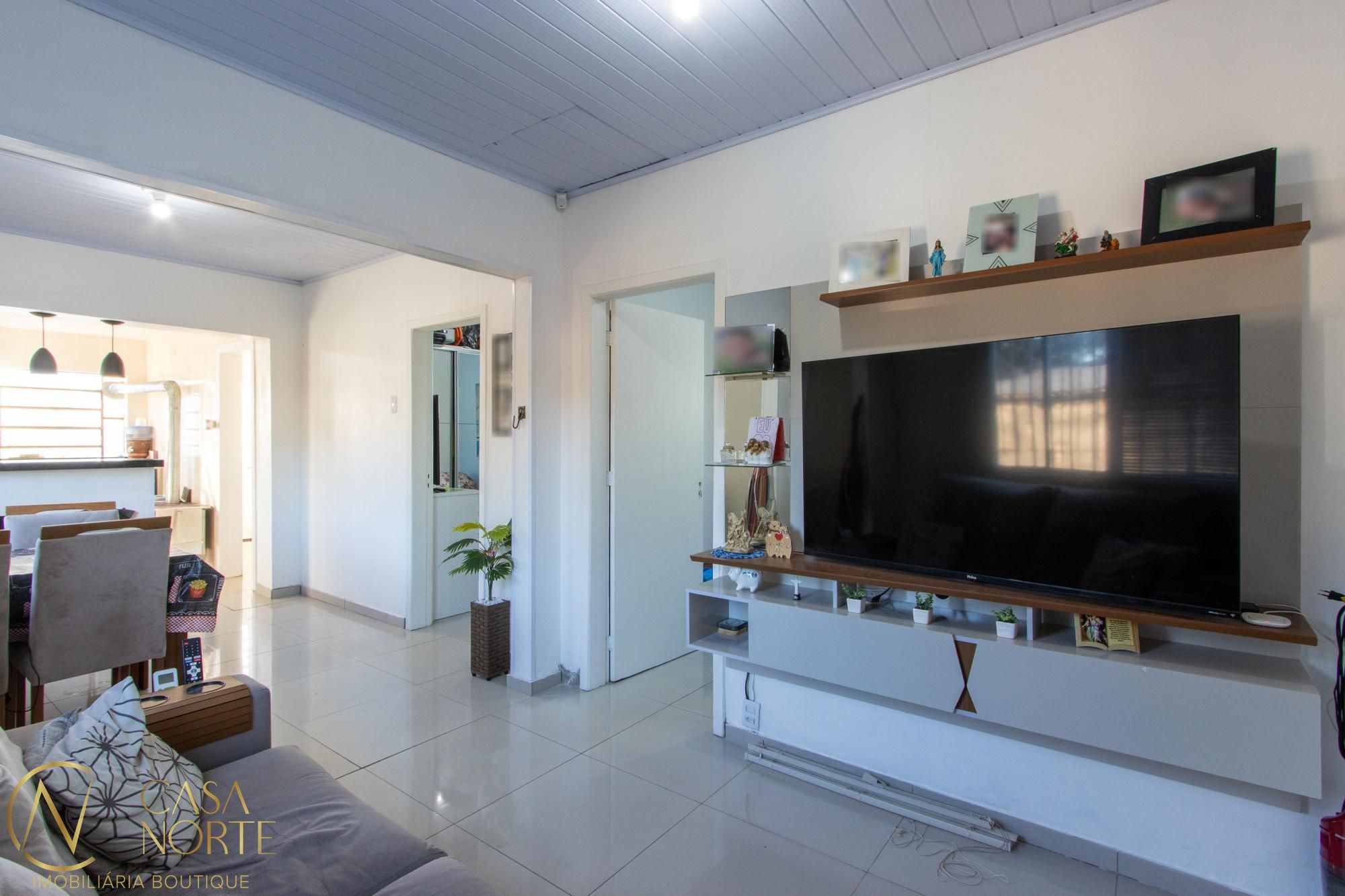 Casa à venda com 3 quartos, 134m², 5 vagas, Rua Amapa no bairro Vila Nova em Porto Alegre