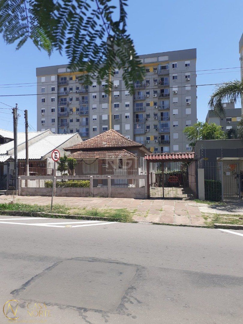 Casa à venda com 2 quartos, 440m², Rua Doutor Barcelos no bairro Tristeza em Porto Alegre