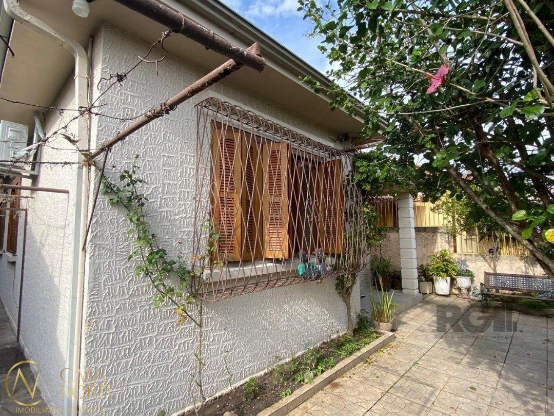 Casa à venda com 3 quartos, 115m², 5 vagas, Rua Dona Firmina no bairro Vila São José em Porto Alegre