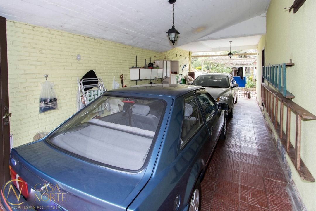 Casa à venda com 4 quartos, 228m², 3 suítes, 3 vagas, Rua Chavantes no bairro Vila Assunção em Porto Alegre