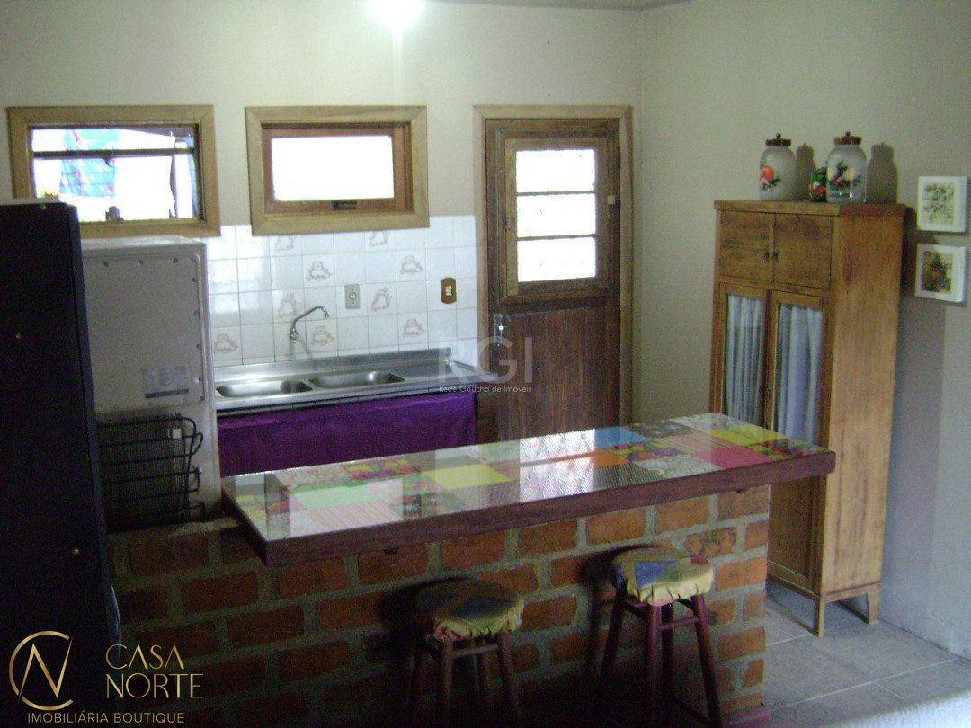 Casa à venda com 3 quartos, 130m², 1 suíte, 3 vagas, Rua Tapera no bairro Hípica em Porto Alegre