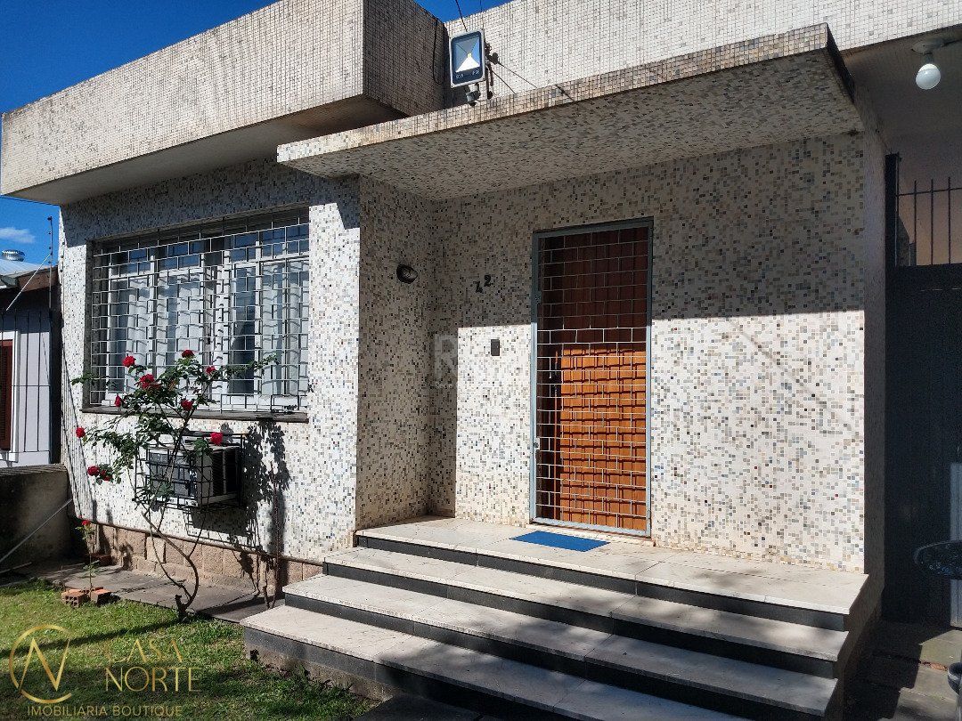 Casa à venda com 3 quartos, 84m², 6 vagas, Rua Teotonia no bairro Camaquã em Porto Alegre