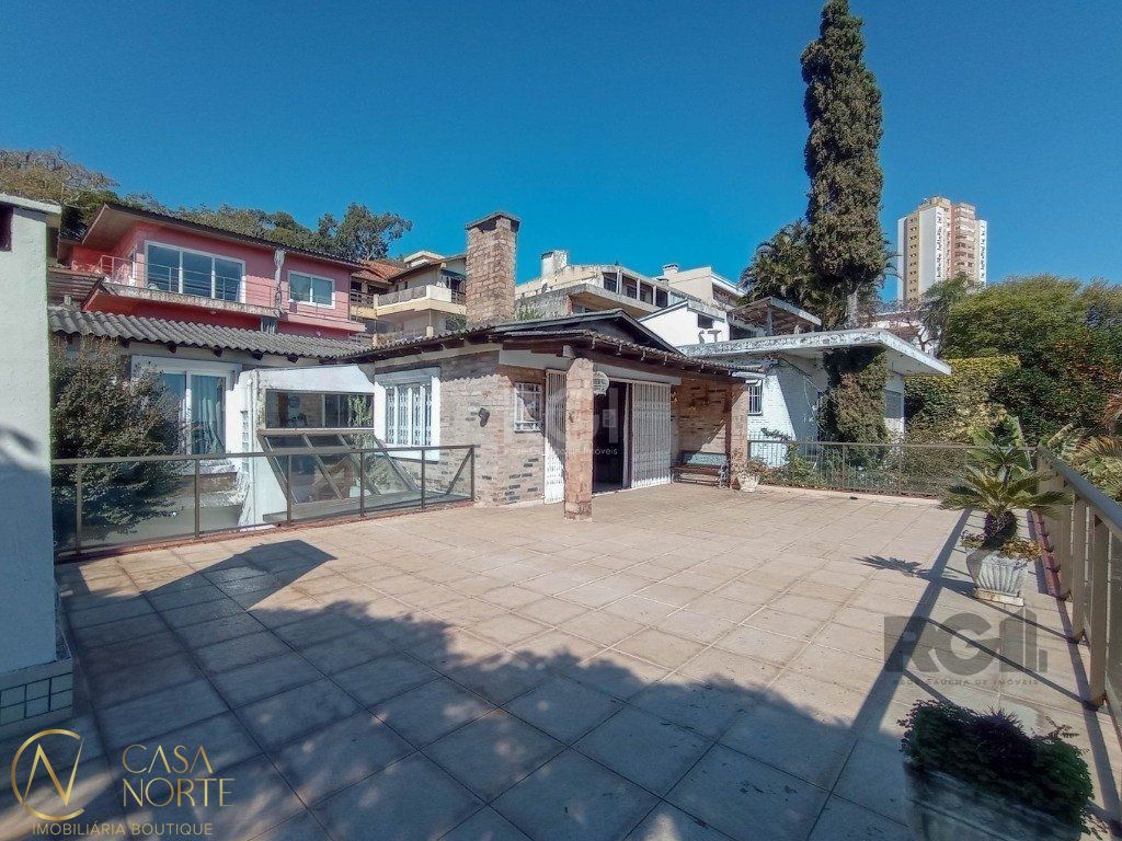 Casa à venda com 4 quartos, 200m², 1 suíte, 1 vaga, Avenida Pinheiro Borda no bairro Cristal em Porto Alegre