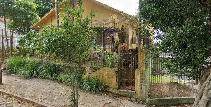 Casa à venda com 4 quartos, 375m², 1 suíte, Rua Osmindo Julio Kuhn no bairro Parque Santa Fé em Porto Alegre