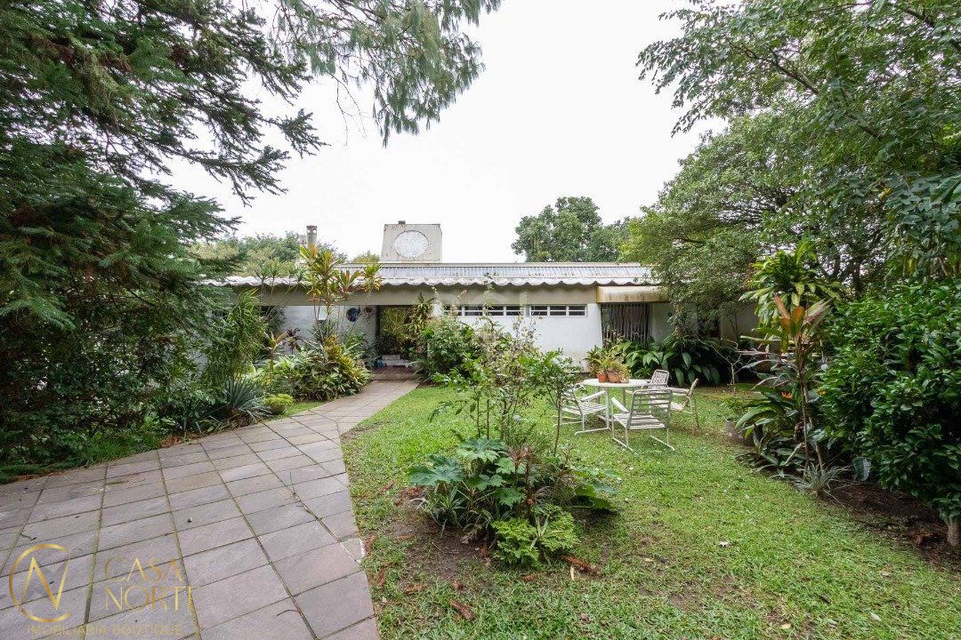 Casa à venda com 3 quartos, 600m², 1 suíte, 8 vagas, Rua Coroados no bairro Vila Assunção em Porto Alegre