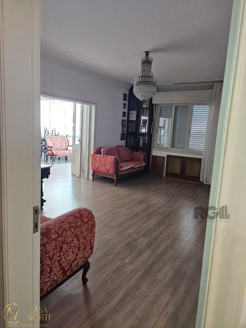 Apartamento à venda com 3 quartos, 175m², 1 suíte, 1 vaga, Avenida Independência no bairro Independência em Porto Alegre