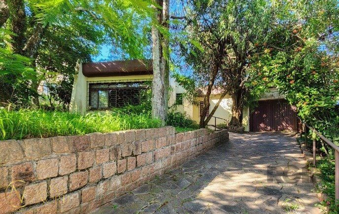 Casa à venda com 4 quartos, 160m², 1 suíte, 3 vagas, Rua Miguel Couto no bairro Menino Deus em Porto Alegre