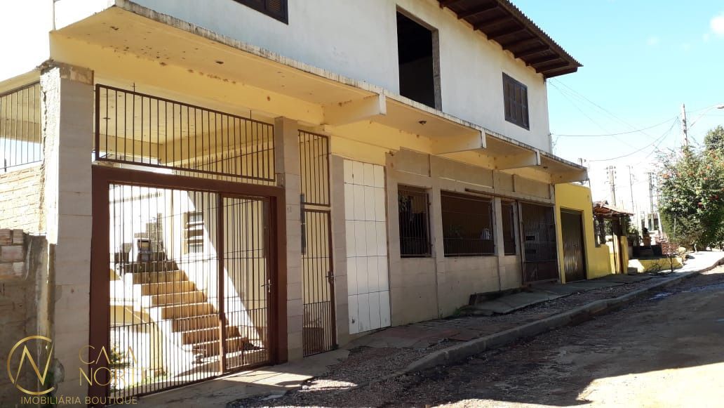 Casa à venda com 3 quartos, 480m², 4 vagas, Rua Sinodo no bairro Camaquã em Porto Alegre