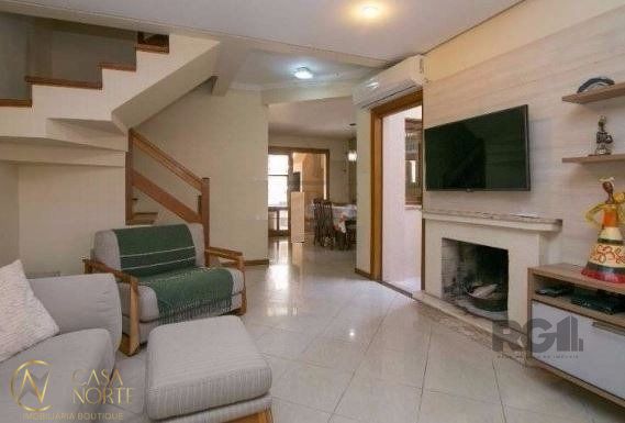 Casa à venda com 3 quartos, 197m², 1 suíte, 2 vagas, Avenida Copacabana no bairro Vila Assunção em Porto Alegre