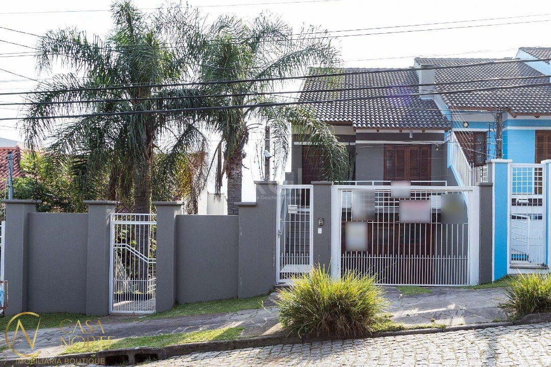 Casa de Condomínio à venda com 3 quartos, 262m², 1 suíte, 2 vagas, Rua Doutor Pitrez no bairro Aberta dos Morros em Porto Alegre