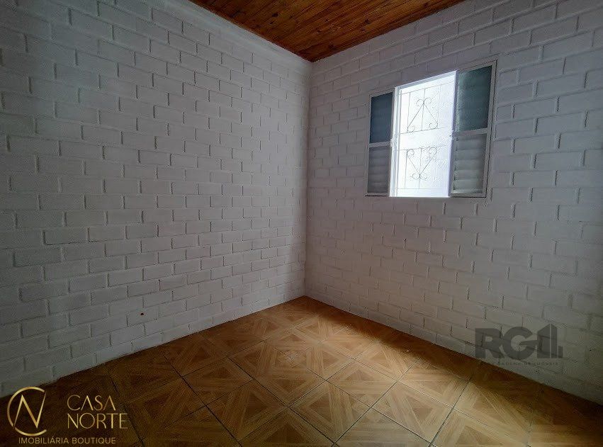 Casa à venda com 2 quartos, 40m², 1 vaga, Rua Tenente Isolino Segobia no bairro Vila Nova em Porto Alegre