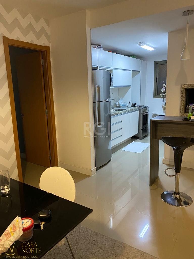 Apartamento à venda com 3 quartos, 104m², 1 suíte, 2 vagas, Avenida da Cavalhada no bairro Cavalhada em Porto Alegre