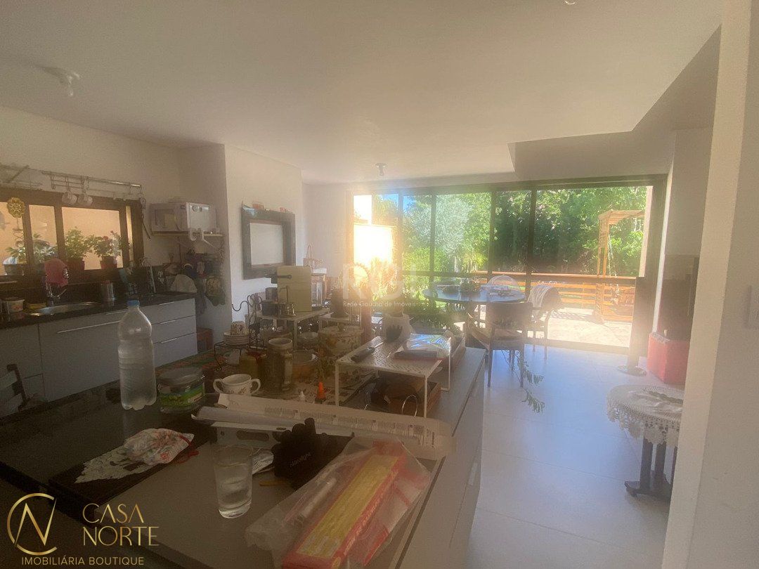 Casa de Condomínio à venda com 3 quartos, 300m², 3 suítes, 4 vagas, Avenida Juca Batista no bairro Belém Novo em Porto Alegre