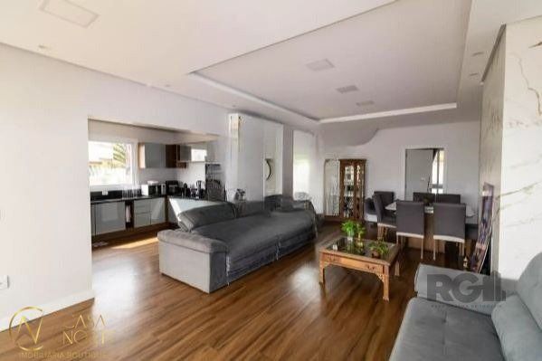 Casa à venda com 3 quartos, 220m², 1 suíte, 2 vagas, Rua Henrique Anawate no bairro Guarujá em Porto Alegre