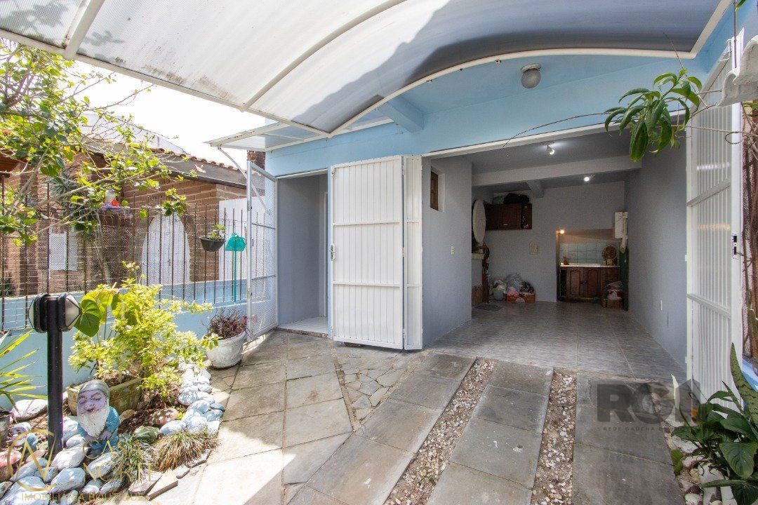 Casa à venda com 4 quartos, 137m², 1 vaga, Rua Luiz Maestri no bairro Serraria em Porto Alegre