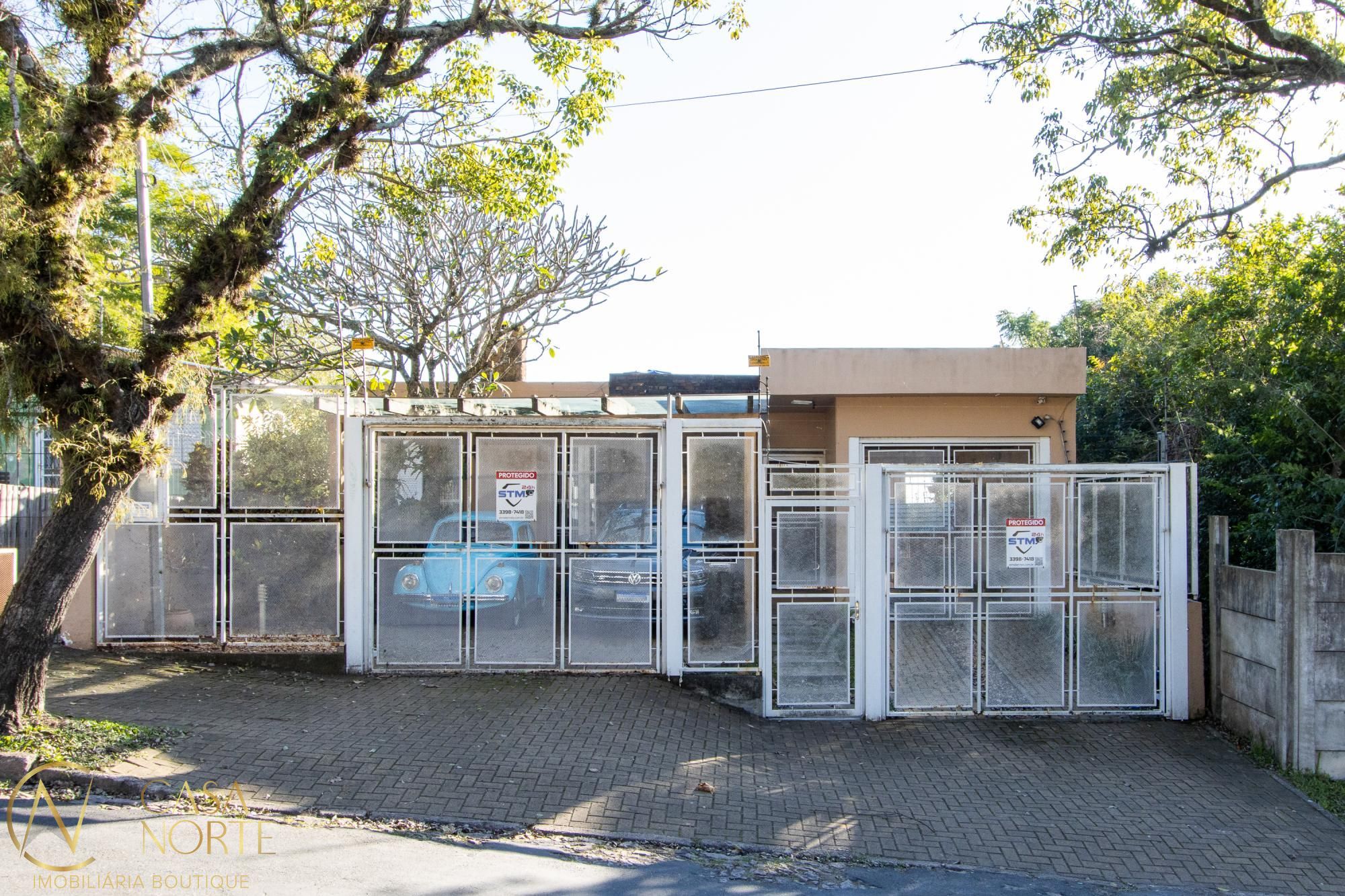 Casa à venda com 3 quartos, 270m², 3 suítes, 3 vagas, Rua Comandai no bairro Cristal em Porto Alegre