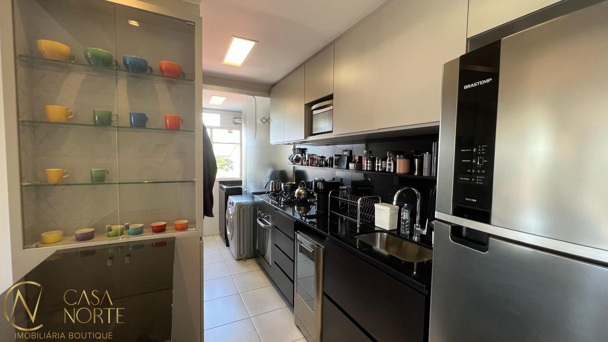 Apartamento à venda com 2 quartos, 74m², 1 suíte, 2 vagas, Rua Folha da Tarde no bairro Cristal em Porto Alegre