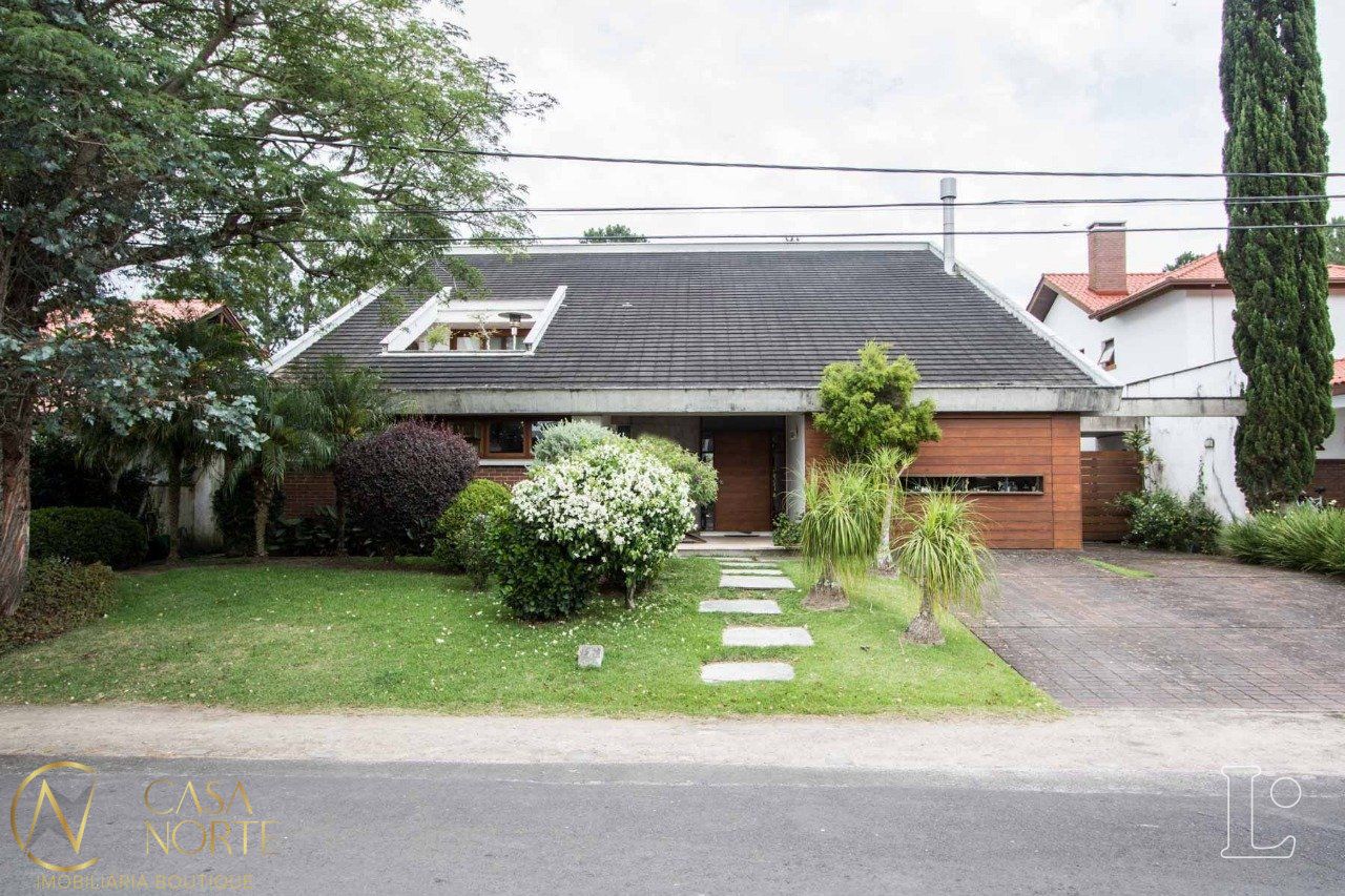 Casa de Condomínio à venda com 4 quartos, 435m², 3 suítes, 2 vagas, Avenida Juca Batista no bairro Chapéu do Sol em Porto Alegre