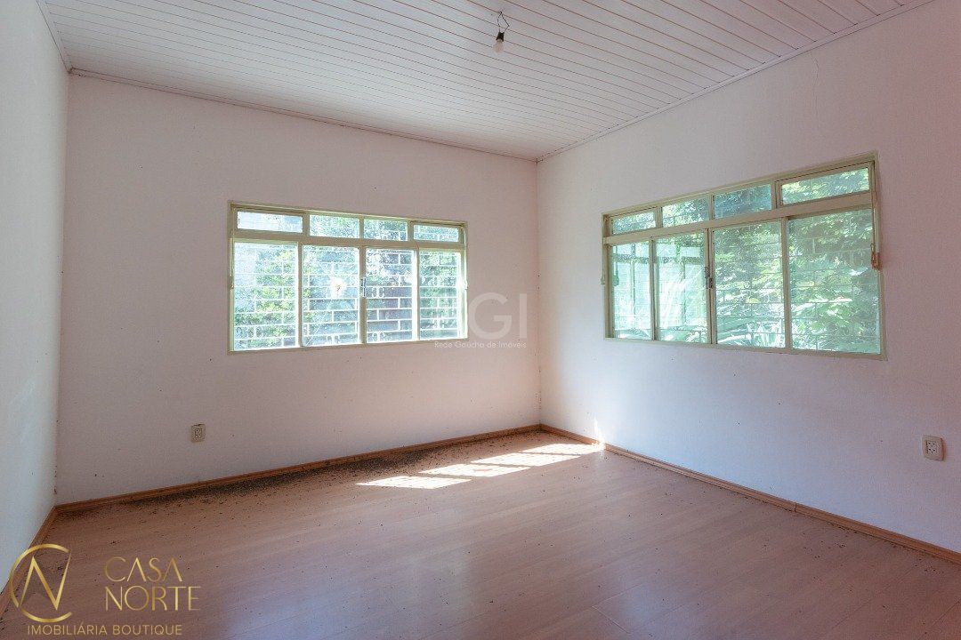 Casa à venda com 2 quartos, 277m², 2 vagas, Rua Doutor Sarmento Barata no bairro Belém Velho em Porto Alegre