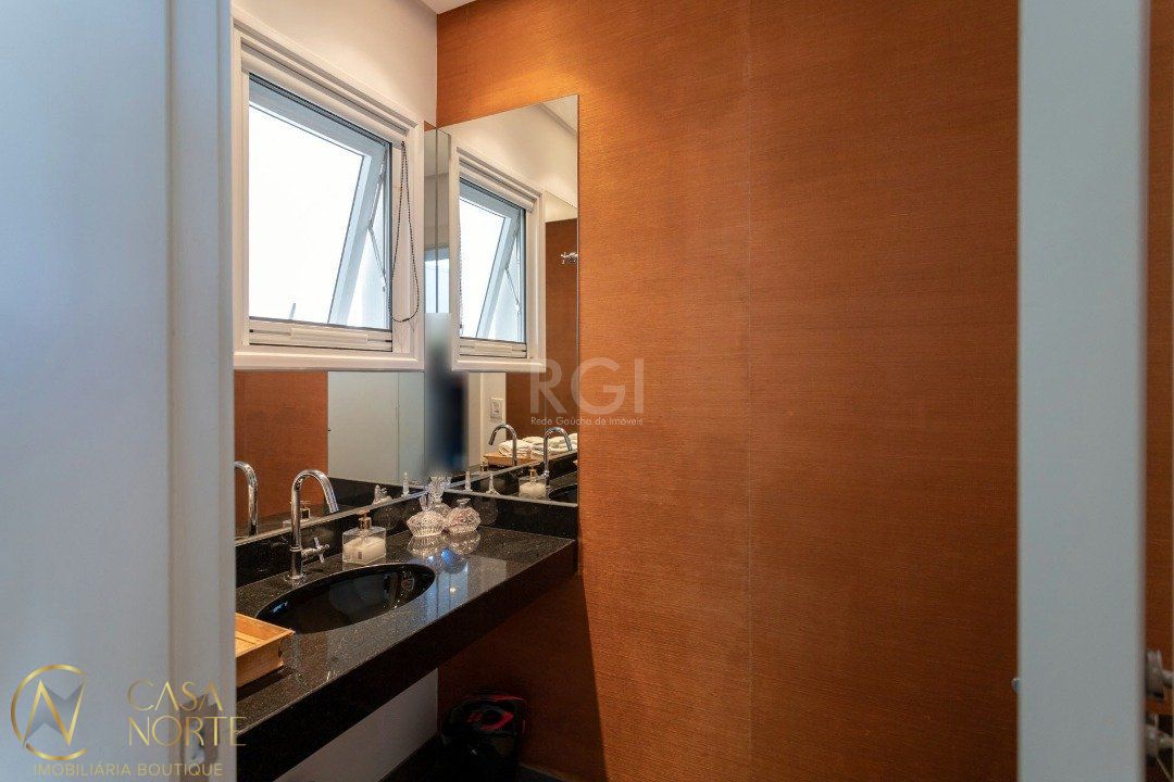 Casa de Condomínio à venda com 5 quartos, 403m², 5 suítes, 2 vagas, Avenida Juca Batista no bairro Belém Novo em Porto Alegre