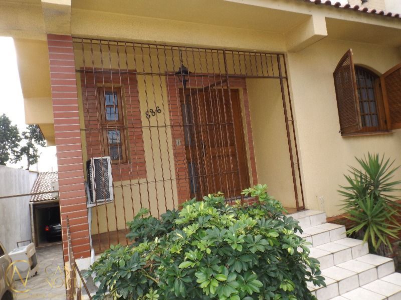 Casa à venda com 3 quartos, 250m², 3 suítes, 7 vagas, Rua Professor Clemente Pinto no bairro Medianeira em Porto Alegre