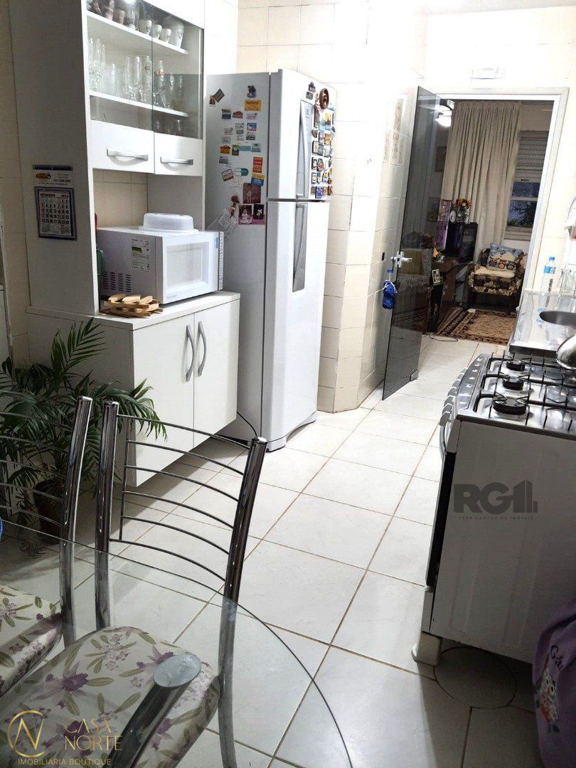 Casa à venda com 3 quartos, 148m², 4 vagas, Rua Rubens Alcantara no bairro Santa Tereza em Porto Alegre