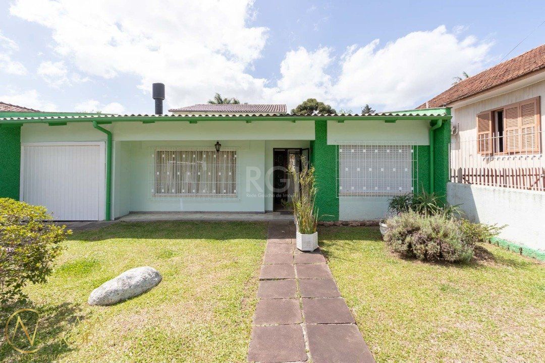 Casa à venda com 4 quartos, 182m², 1 suíte, 4 vagas, Rua Morano Calabro no bairro Jardim Isabel em Porto Alegre