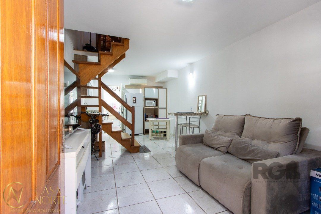 Casa de Condomínio à venda com 3 quartos, 100m², 1 vaga, Rua Sílvio Silveira Soares no bairro Camaquã em Porto Alegre
