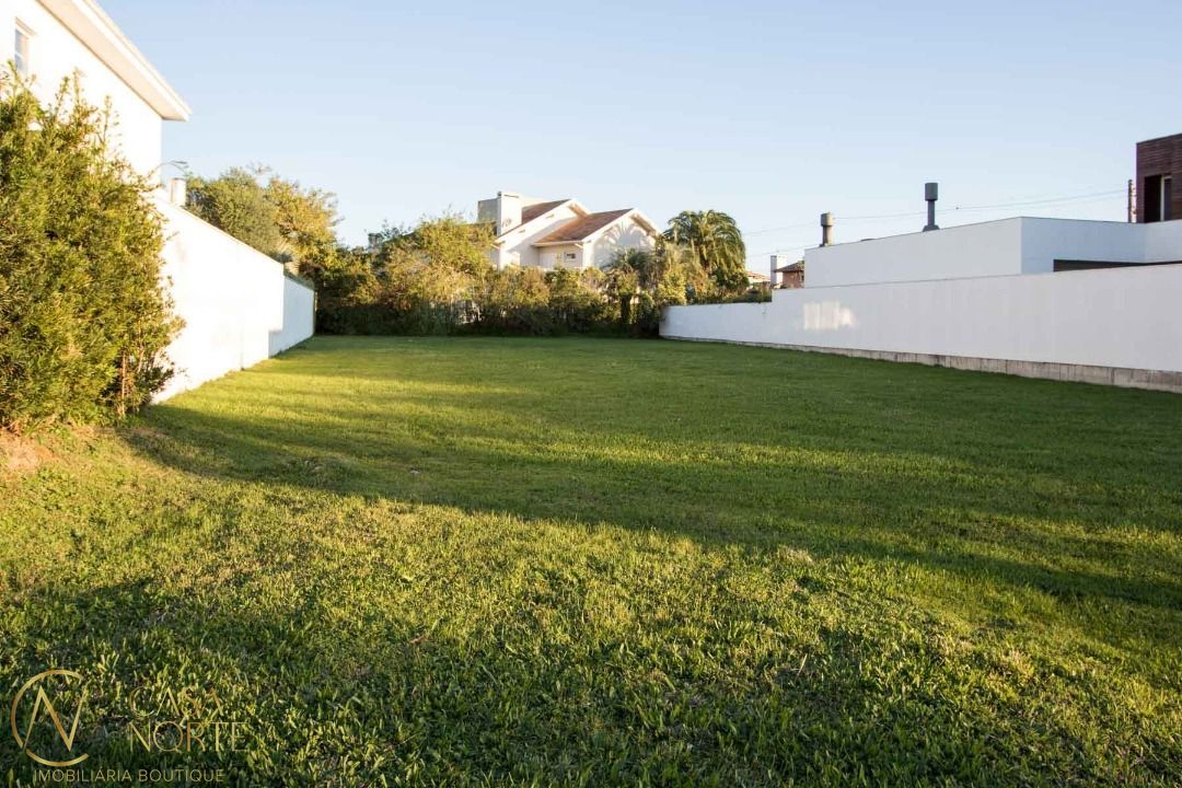Terreno à venda  com 1000m², Avenida Juca Batista no bairro Belém Novo em Porto Alegre