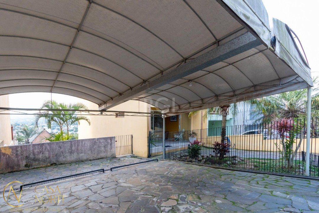 Casa à venda com 3 quartos, 156m², 1 suíte, 3 vagas, Rua dos Caiaguais no bairro Espírito Santo em Porto Alegre