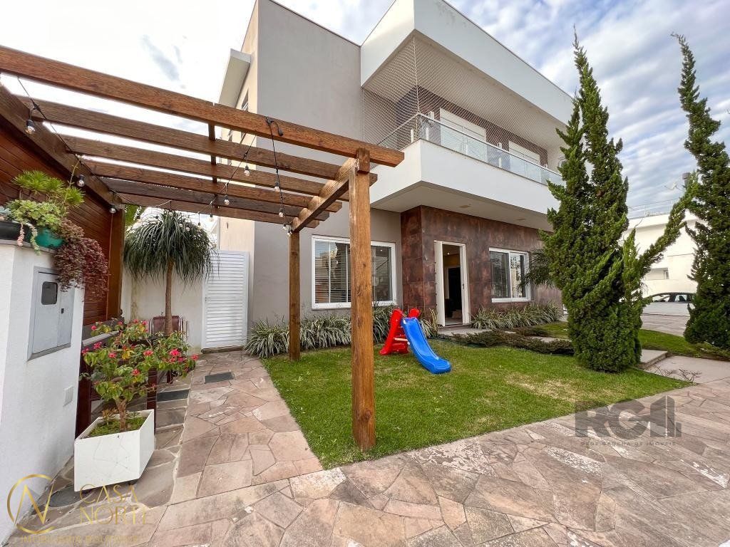 Casa de Condomínio à venda com 3 quartos, 219m², 3 suítes, 2 vagas, Rua Eroni Soares Machado no bairro Hípica em Porto Alegre