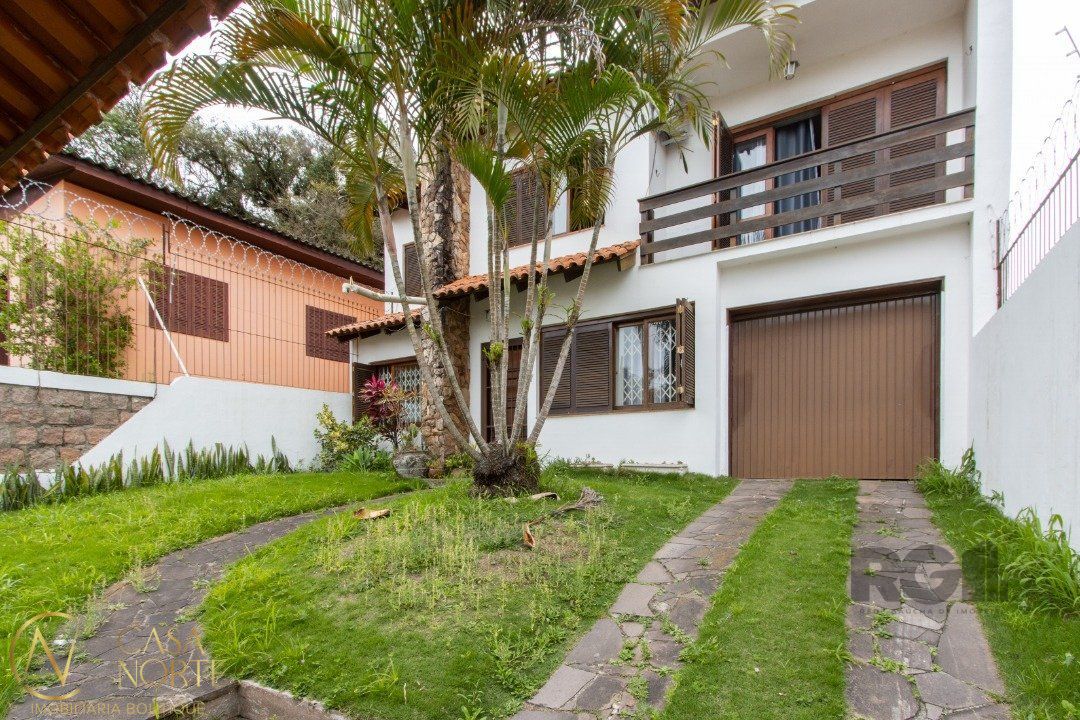 Casa à venda com 5 quartos, 299m², 1 suíte, 5 vagas, Rua Dona Sofia no bairro Santa Tereza em Porto Alegre