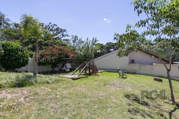 Terreno à venda  com 261m², Avenida Juca Batista no bairro Hípica em Porto Alegre