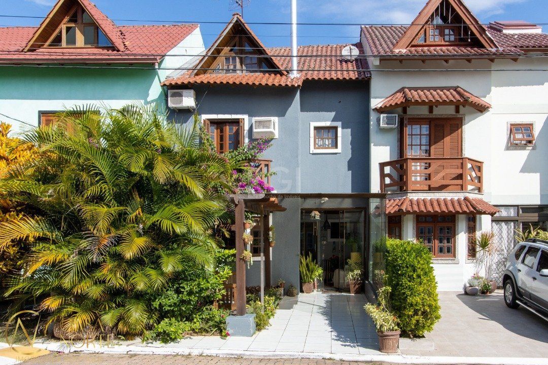 Casa de Condomínio à venda com 3 quartos, 186m², 1 suíte, 2 vagas, Rua Osório Mendes Ouriques no bairro Guarujá em Porto Alegre