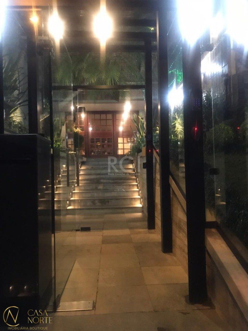 Cobertura à venda com 3 quartos, 223m², 1 suíte, 2 vagas, Rua Santa Cecilia no bairro Santa Cecília em Porto Alegre