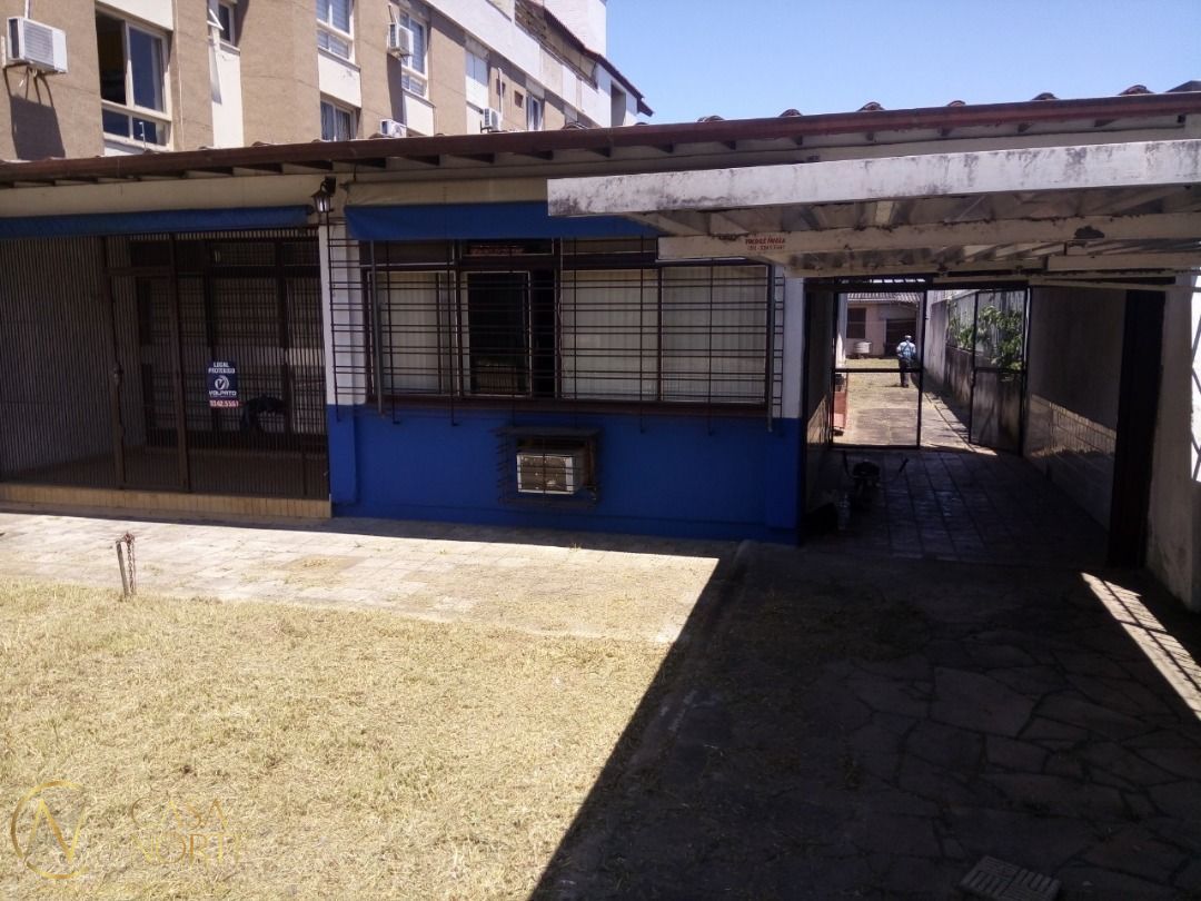 Casa à venda com 3 quartos, 200m², 8 vagas, Rua Jaguari no bairro Cristal em Porto Alegre