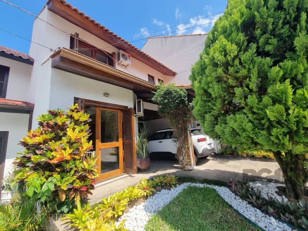 Casa de Condomínio à venda com 3 quartos, 105m², 1 suíte, 2 vagas, Avenida Eduardo Prado no bairro Cavalhada em Porto Alegre