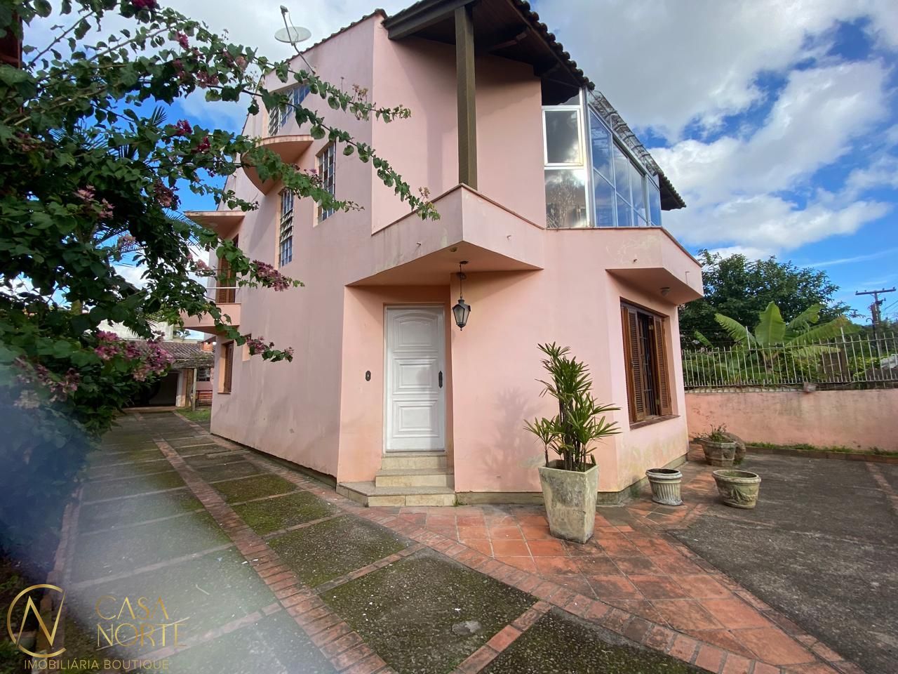 Casa à venda com 3 quartos, 253m², 1 suíte, 4 vagas, Avenida Guaiba no bairro Serraria em Porto Alegre
