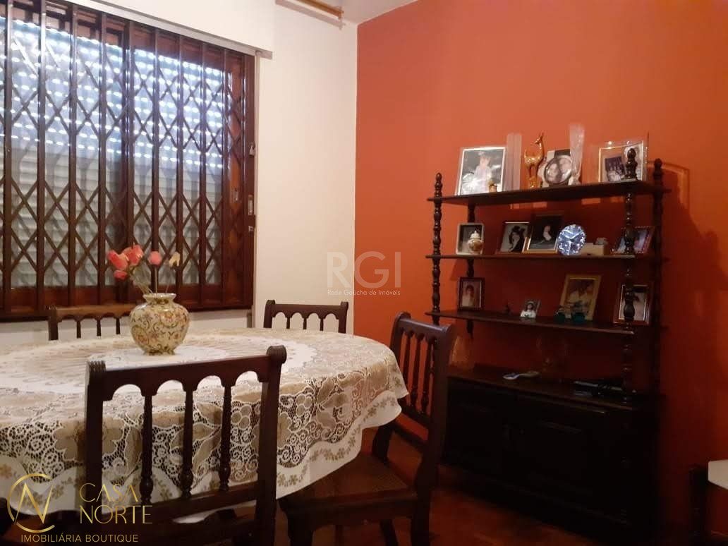 Casa à venda com 4 quartos, 130m², Rua Doutor Lucidoro Brito no bairro Santa Tereza em Porto Alegre