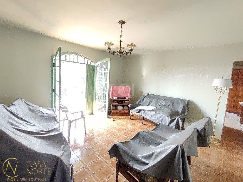 Casa à venda com 3 quartos, 146m², 1 suíte, 4 vagas, Rua Padre João Batista Reus no bairro Vila Conceição em Porto Alegre