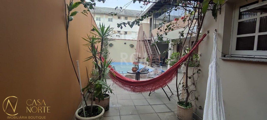Casa à venda com 3 quartos, 250m², 1 suíte, 2 vagas, Rua Otelo Rosa no bairro Ipanema em Porto Alegre