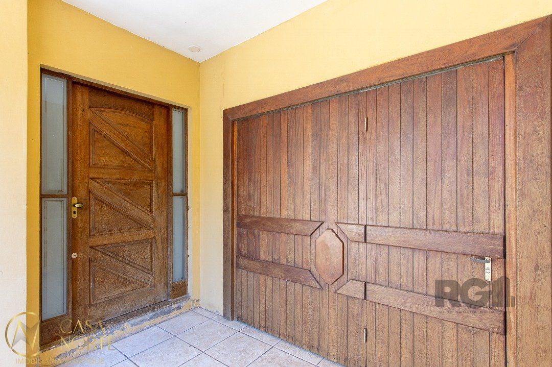 Casa de Condomínio à venda com 3 quartos, 190m², 1 suíte, 2 vagas, Avenida Vicente Monteggia no bairro Cavalhada em Porto Alegre