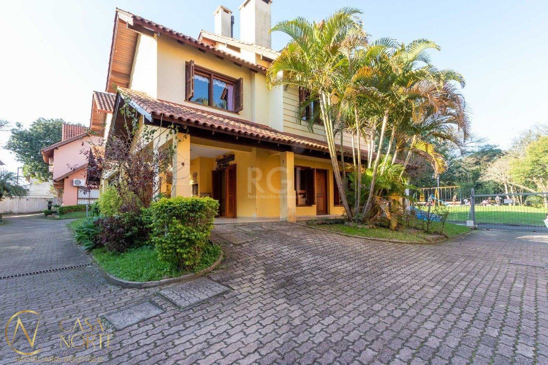 Casa de Condomínio à venda com 3 quartos, 174m², 1 suíte, 2 vagas, Rua Luis Felipe Monmany no bairro Espírito Santo em Porto Alegre