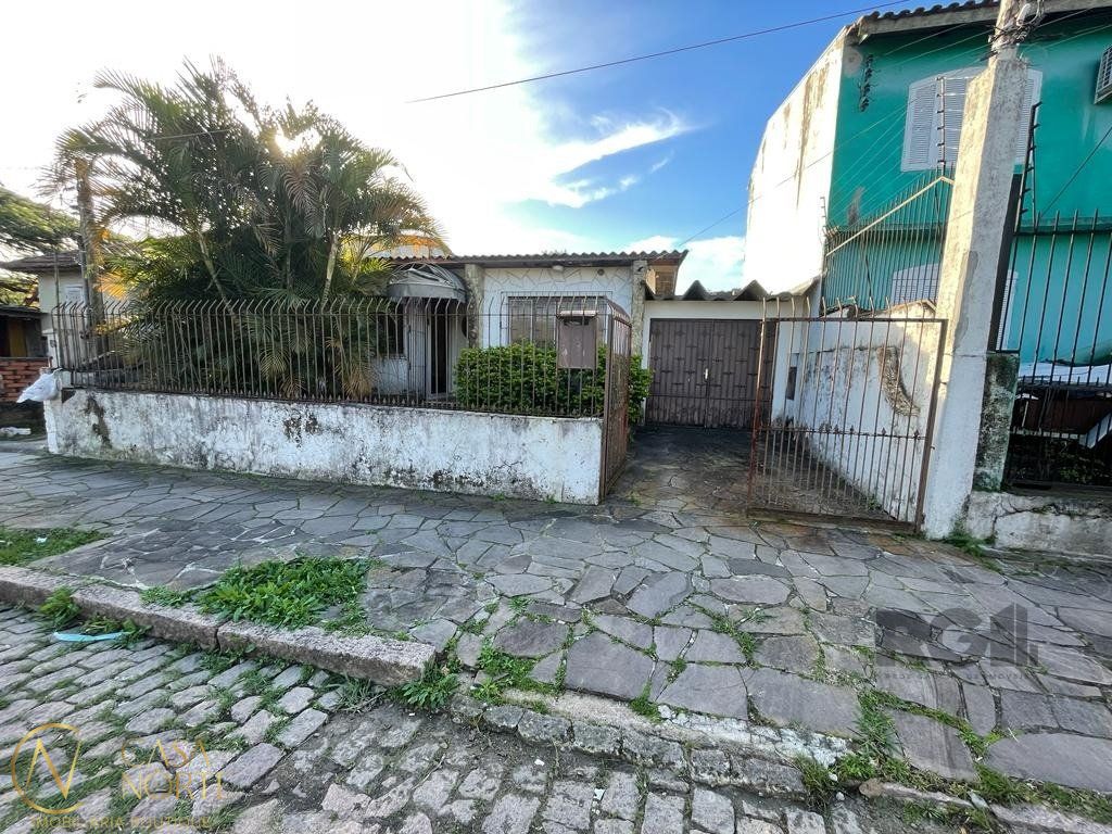 Casa à venda com 3 quartos, 130m², 1 suíte, 3 vagas, Rua Horizontina no bairro Cavalhada em Porto Alegre