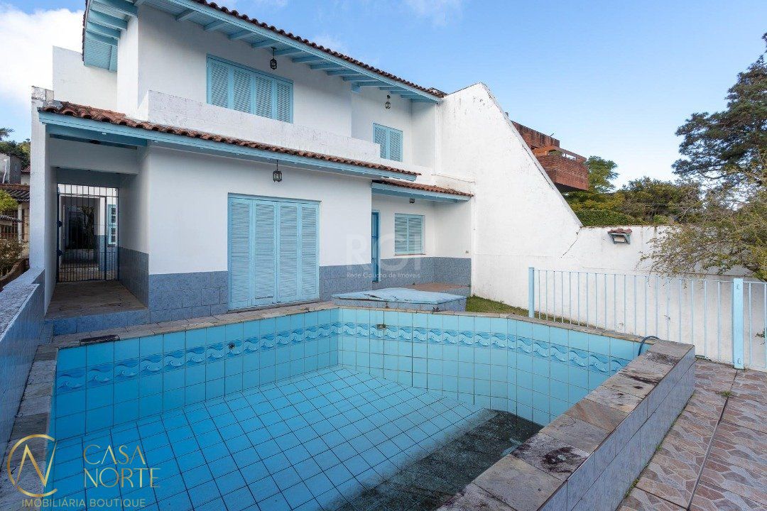 Casa à venda com 4 quartos, 266m², 1 suíte, 3 vagas, Rua Padre João Batista Reus no bairro Vila Conceição em Porto Alegre